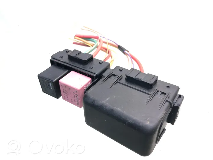 Renault Scenic II -  Grand scenic II Relay mounting block 8200222930