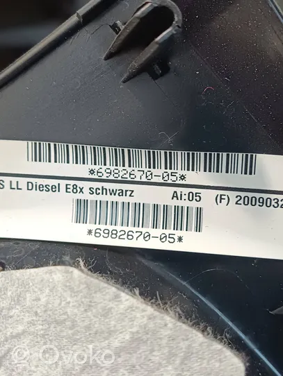 BMW 1 E81 E87 Kojelaudan alempi verhoilu 6982670