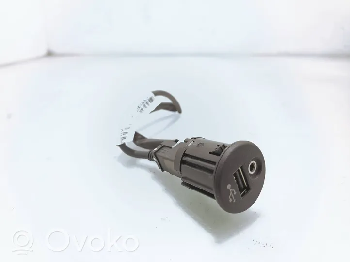 Nissan Juke I F15 USB-pistokeliitin 280884EA0D