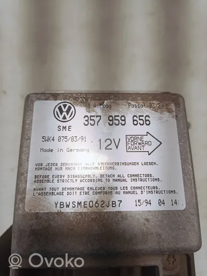 Volkswagen PASSAT B4 Unidad de control/módulo del Airbag 357959656