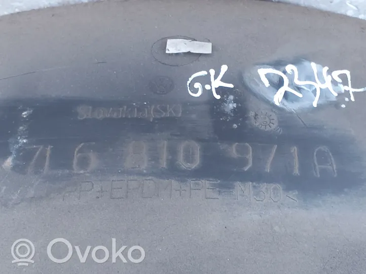 Volkswagen Touareg I Takapyörän sisälokasuojat 7L6810971A