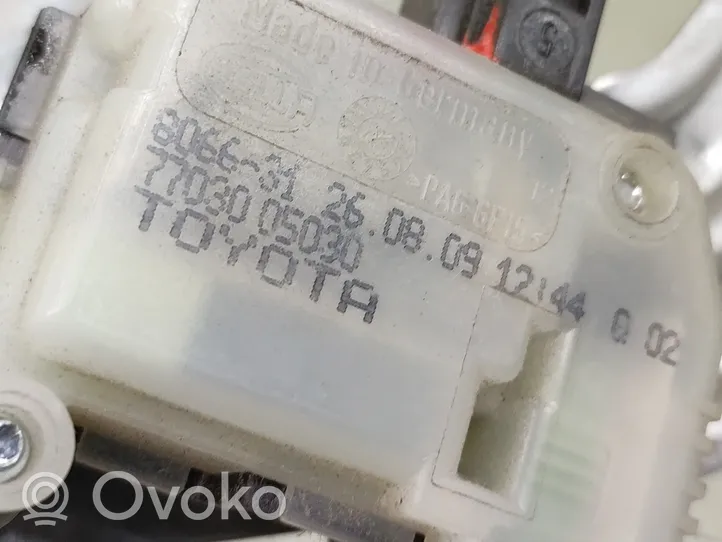 Toyota Avensis T270 Siłowniki klapki wlewu paliwa 7703005030