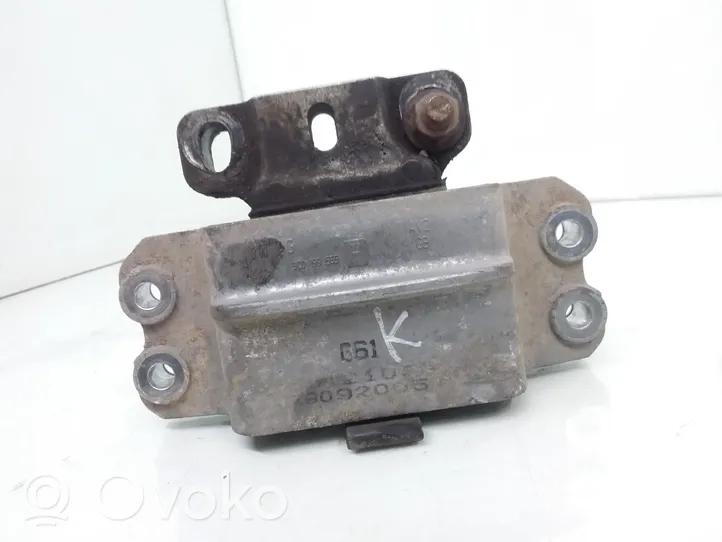 Volkswagen PASSAT B6 Supporto di montaggio del motore 3C0199555P