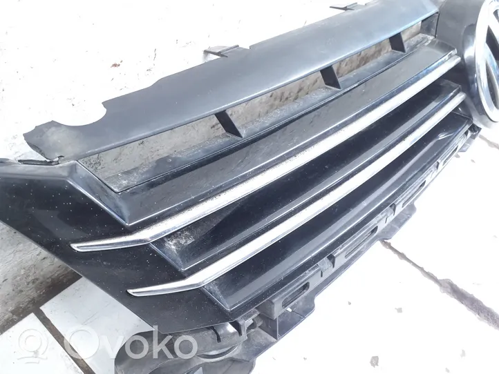 Volkswagen Touran II Grille calandre supérieure de pare-chocs avant 1T0853651BQ