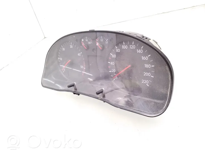 Volkswagen PASSAT B5 Speedometer (instrument cluster) 3B0919861J