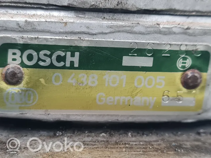 Audi 80 90 B3 Distributore del carburante agli iniettori 0438121011