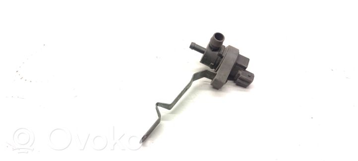 BMW 7 E38 Vacuum valve 1433602