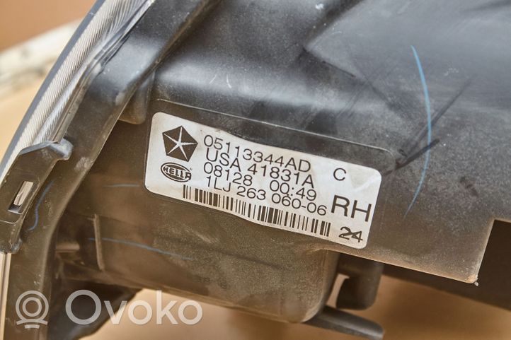 Chrysler Voyager Lampa przednia 05113344AD