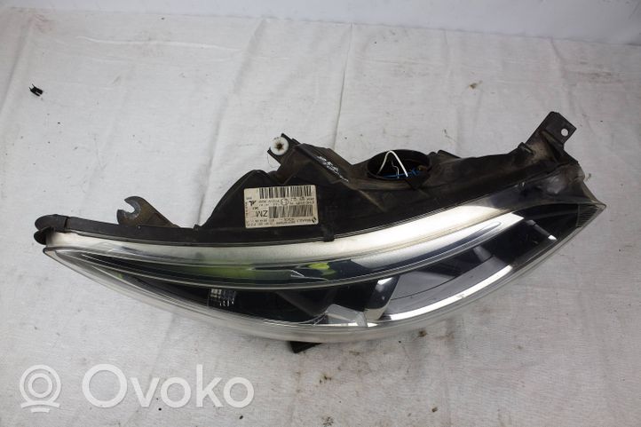 Renault Captur Lampy przednie / Komplet 260102734R