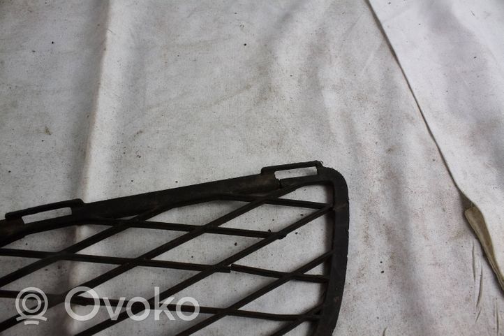 Toyota Corolla E120 E130 Etupuskurin alempi jäähdytinsäleikkö 53112-02050