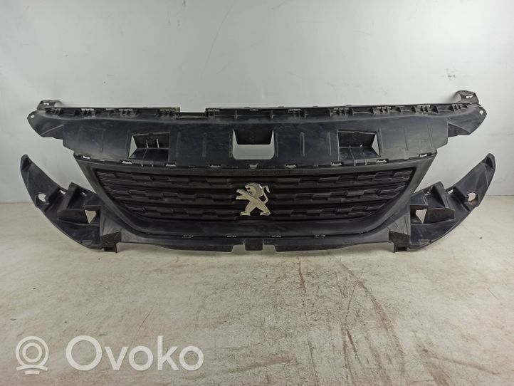 Peugeot Partner III Maskownica / Grill / Atrapa górna chłodnicy 9818281980