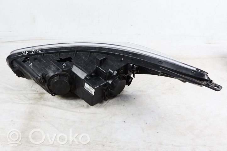 KIA Ceed Headlight/headlamp 92102-A2010