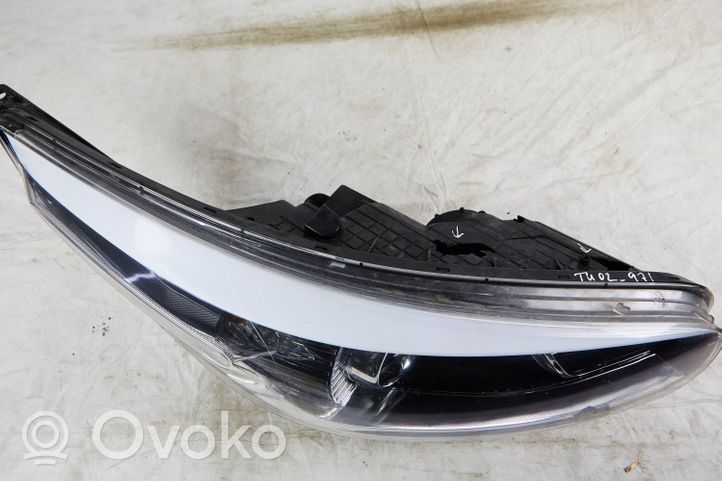 KIA Ceed Headlight/headlamp 92102-A2010