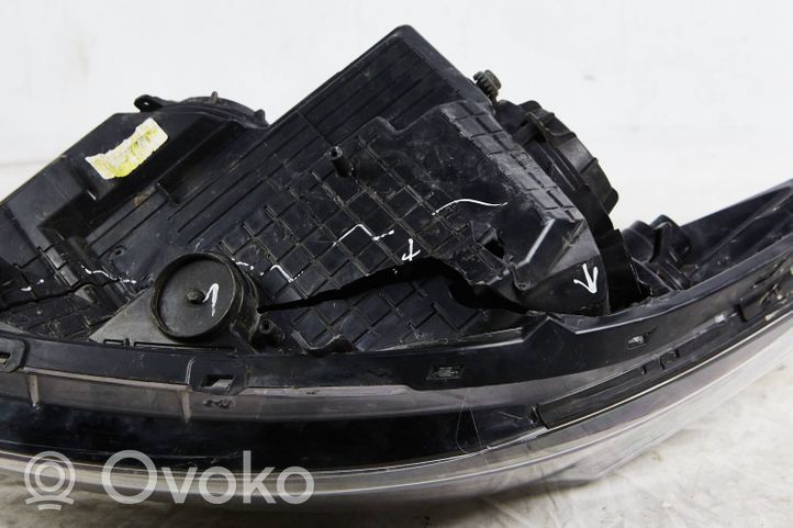 KIA Ceed Headlight/headlamp 92102A2441