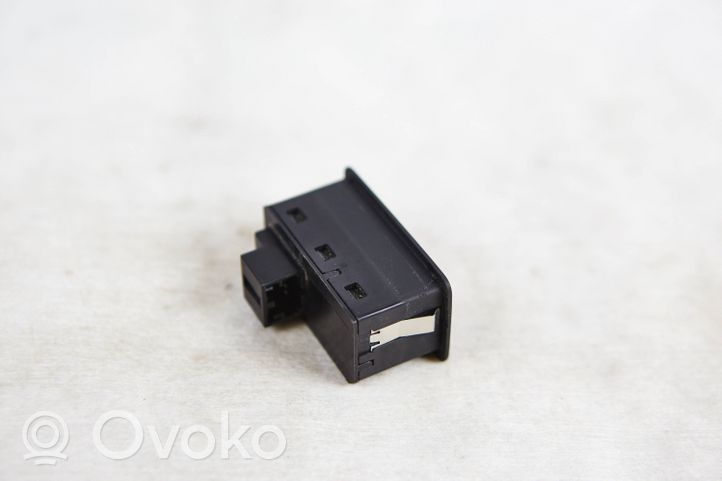 Audi A6 S6 C8 4K Takaluukun avauskytkimen painike/kytkin 4G0959831D