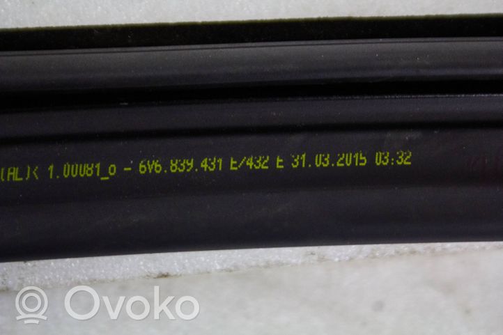 Skoda Fabia Mk3 (NJ) Rivestimento modanatura del vetro della portiera posteriore 6V6839431
