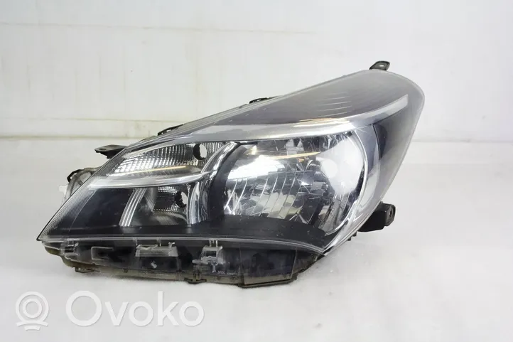 Toyota Yaris Lampa przednia 