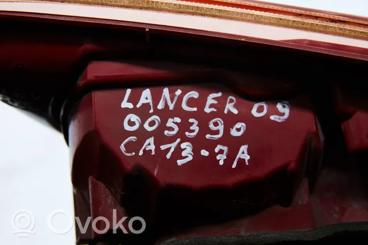 Mitsubishi Lancer VIII Lampy tylnej klapy bagażnika p5614