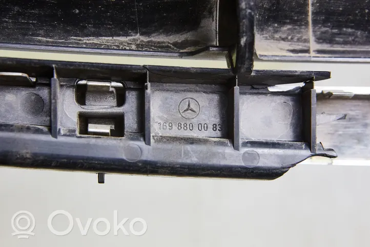 Mercedes-Benz A W169 Etupuskurin ylempi jäähdytinsäleikkö A1698850074