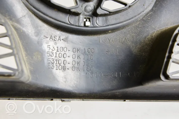 Toyota Hilux (AN10, AN20, AN30) Etupuskurin ylempi jäähdytinsäleikkö 531000k100