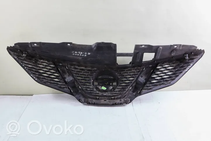 Nissan Qashqai Maskownica / Grill / Atrapa górna chłodnicy 5580u100