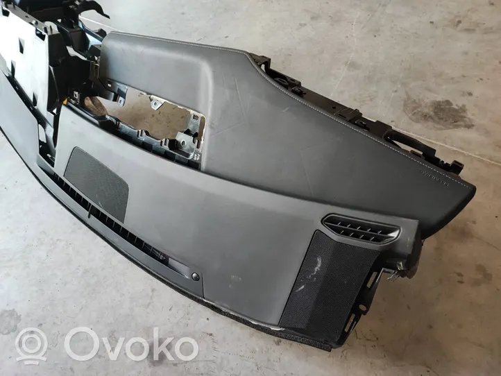 Lexus UX Panelė 