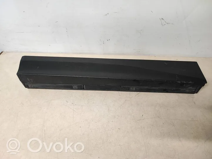 Lexus UX Takaoven lista (muoto) 7507676010