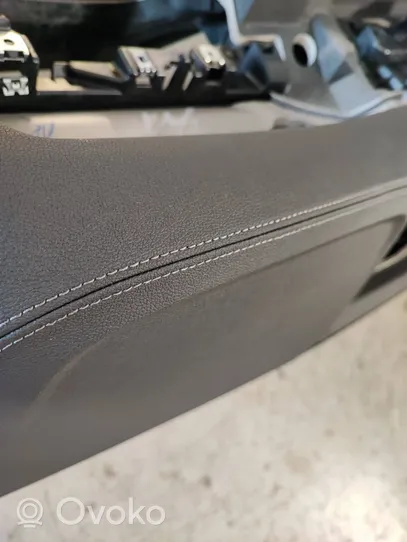 BMW 4 G22 G23 G24 G26 Panelė 