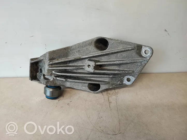 BMW 4 G22 G23 G24 G26 Variklio tvirtinimo kronšteinas 6861559