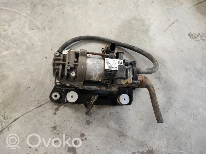 BMW 7 G11 G12 Ilmajousituksen kompressoripumppu 6884682