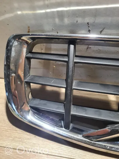 Volvo XC70 Grille calandre supérieure de pare-chocs avant 30678682