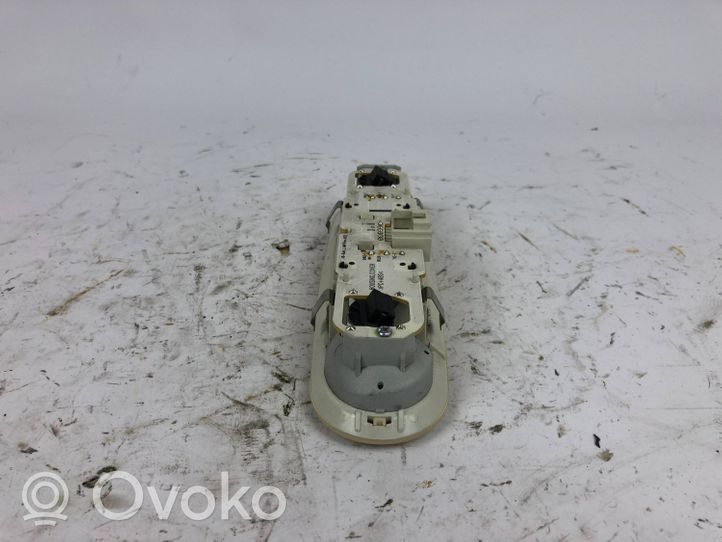 Audi A6 C7 Lampka podsufitki tylna 4G0947111