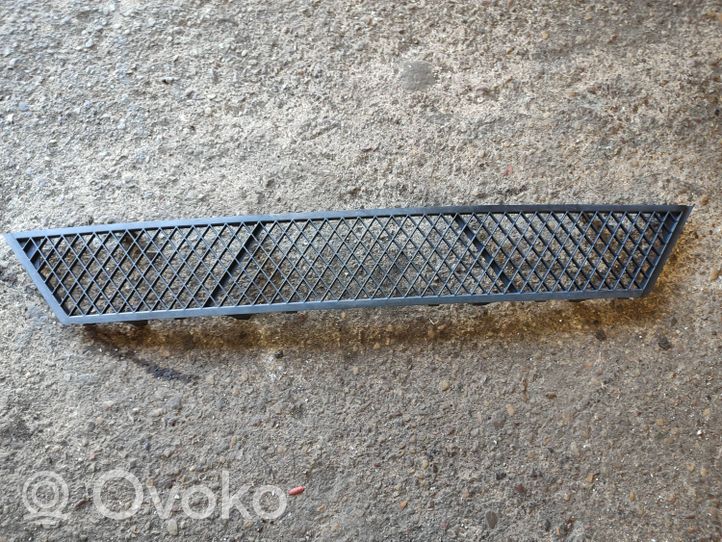 BMW 5 GT F07 Grille inférieure de pare-chocs avant 7200729