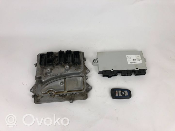 BMW X4 F26 Komputer / Sterownik ECU i komplet kluczy 8641402