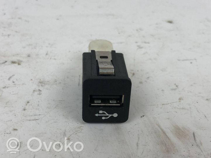 BMW X6 E71 USB-pistokeliitin 9237656