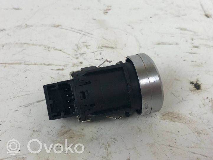 Audi Q5 SQ5 Moottorin start-stop-painike/kytkin 8K0905217A