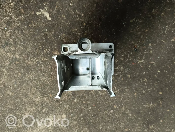 Audi A4 S4 B8 8K Etupuskurin poikittaistuki 8K0807134D