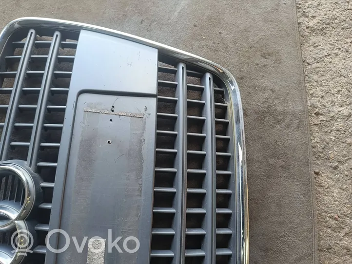 Audi Q7 4L Etupuskurin ylempi jäähdytinsäleikkö 4L0853651