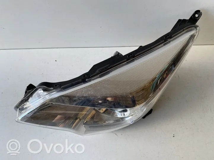 Toyota Verso-S Lampa przednia 8115052K00