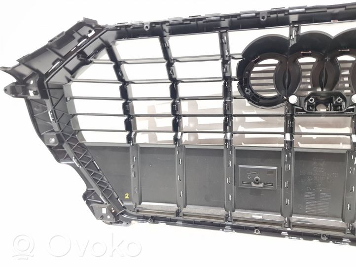 Audi Q3 F3 Griglia superiore del radiatore paraurti anteriore 83A853651B