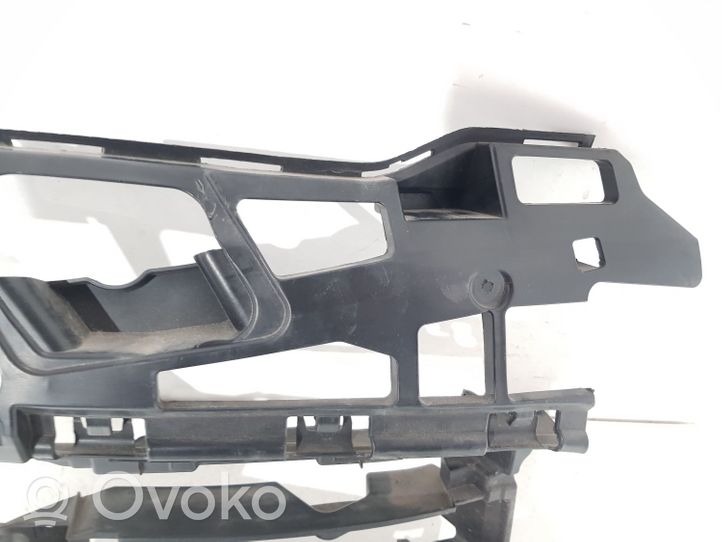 BMW 5 G30 G31 Traversa di supporto paraurti posteriore G30V9568331