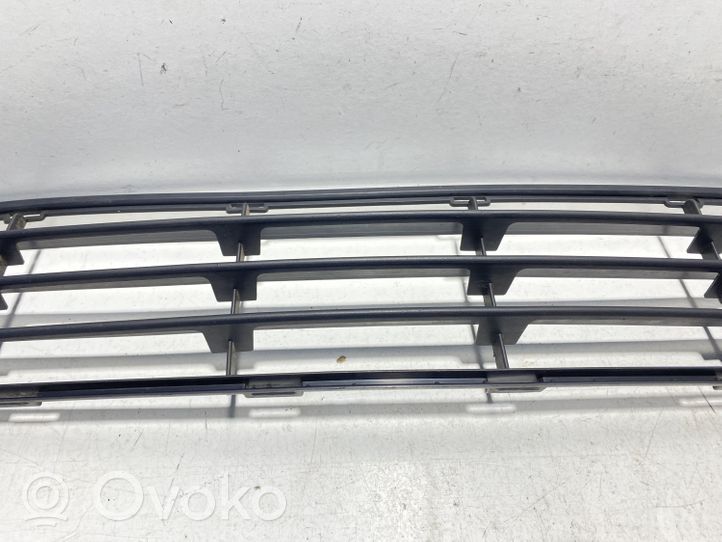 Renault Clio II Grille inférieure de pare-chocs avant 8200271912