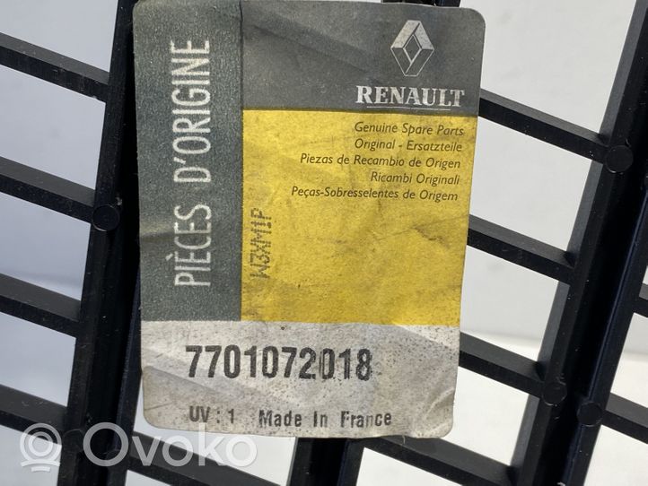 Renault Clio III Grille inférieure de pare-chocs avant 7701072018