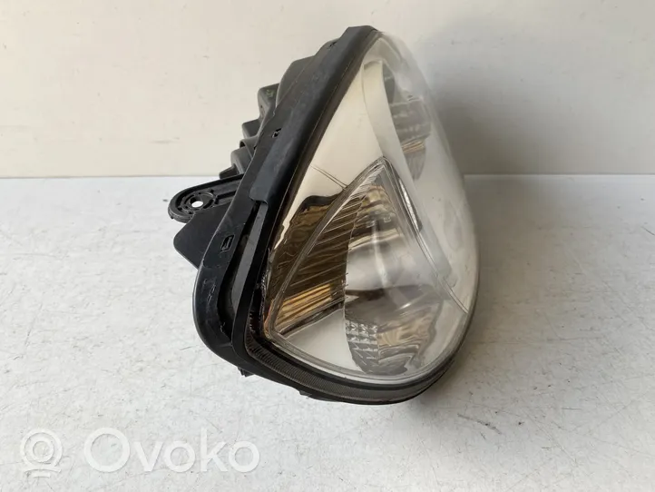 Hyundai Accent Headlight/headlamp 9210255