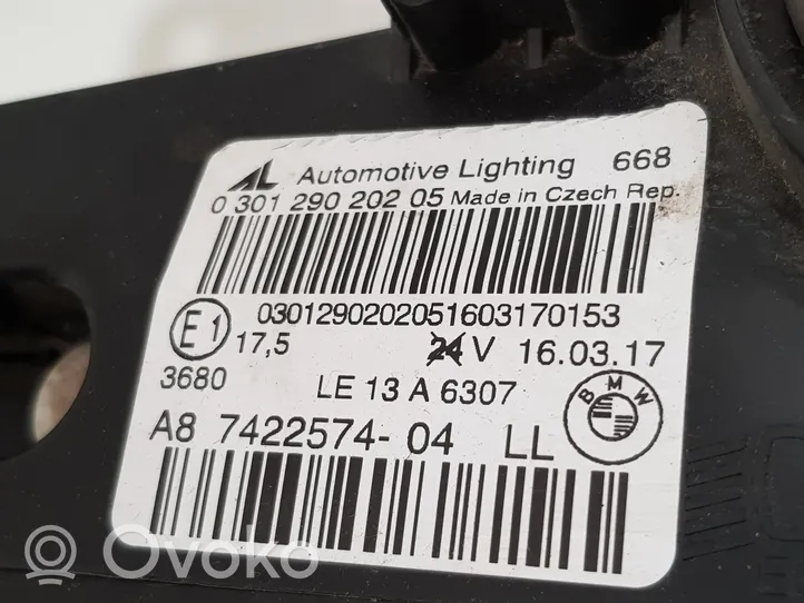 BMW 2 F46 Lampa przednia 74227404