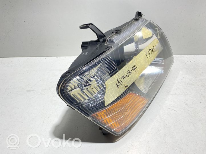 Mitsubishi Pajero Lampa przednia 10087420