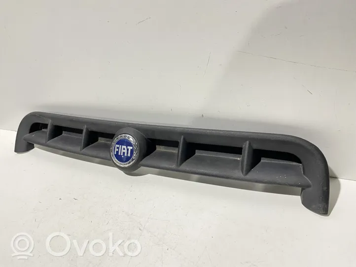 Fiat Doblo Etupuskurin ylempi jäähdytinsäleikkö 735268388