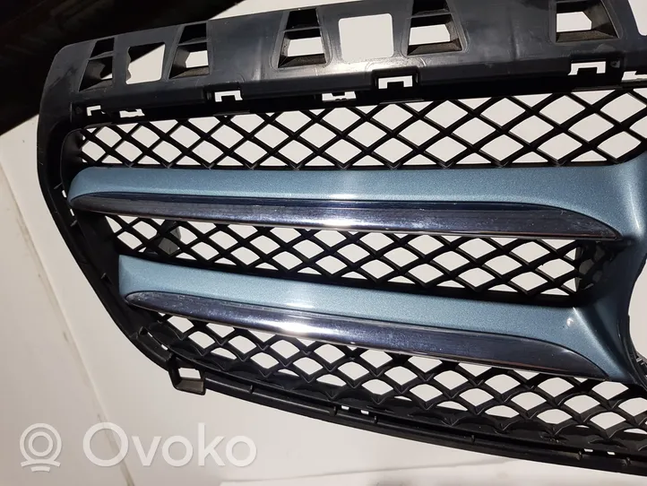 Mercedes-Benz A W176 Maskownica / Grill / Atrapa górna chłodnicy A1768880260