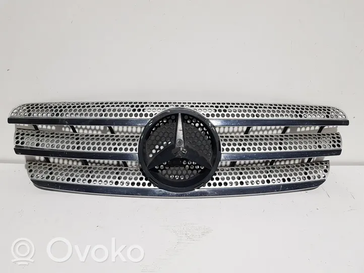 Mercedes-Benz ML W163 Etupuskurin ylempi jäähdytinsäleikkö 1638800185