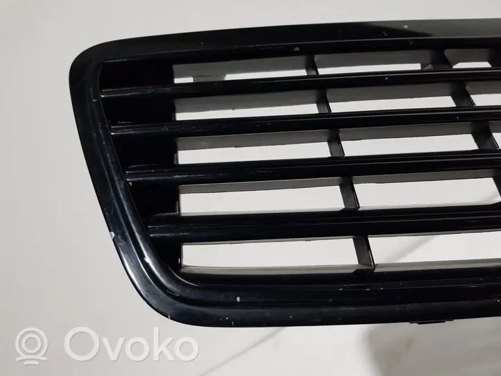 Mercedes-Benz CLK A208 C208 Grille calandre supérieure de pare-chocs avant 2088800085